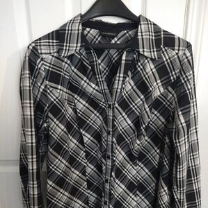 $ 𝅺Lane Bryant black and white plaid fitted square button up blouse. No Size